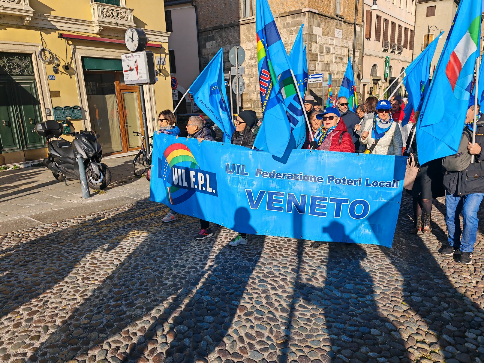 Grande presenza della UIL FPL Veneto alla manifestazione di Padova per lo sciopero contro la legge di bilancio